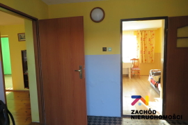 Dom z budynkami gospodarczymi- Karczówka